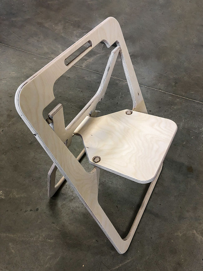 Prototyp židle Designový prvek do jakéhokoliv interiéru ať už bojujete s místem nebo ne.